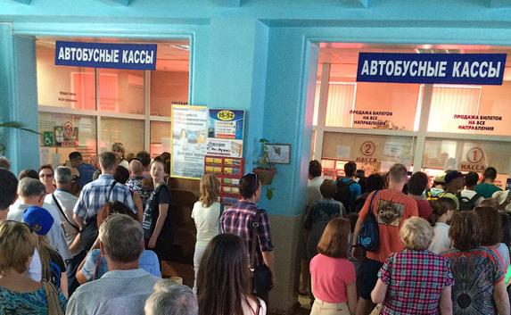На автовокзале Севастополя продолжается «кассовый» коллапс